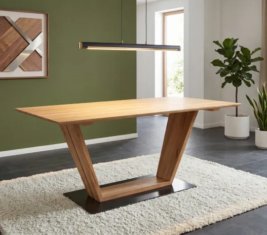 tisch_loich_milieufoto_neu_1-527x463-crop-50-50.webp